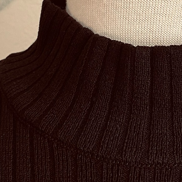 St. John Collection Basics by Marie Gray Mock Neck Knit Sleeveless Blouse - Picture 10 of 11